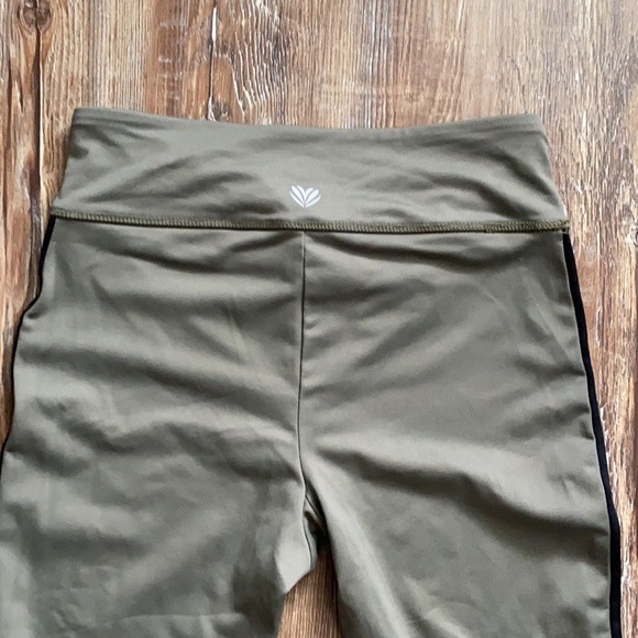 Forever21 Green Athletic Leggings - Picture 3 of 3